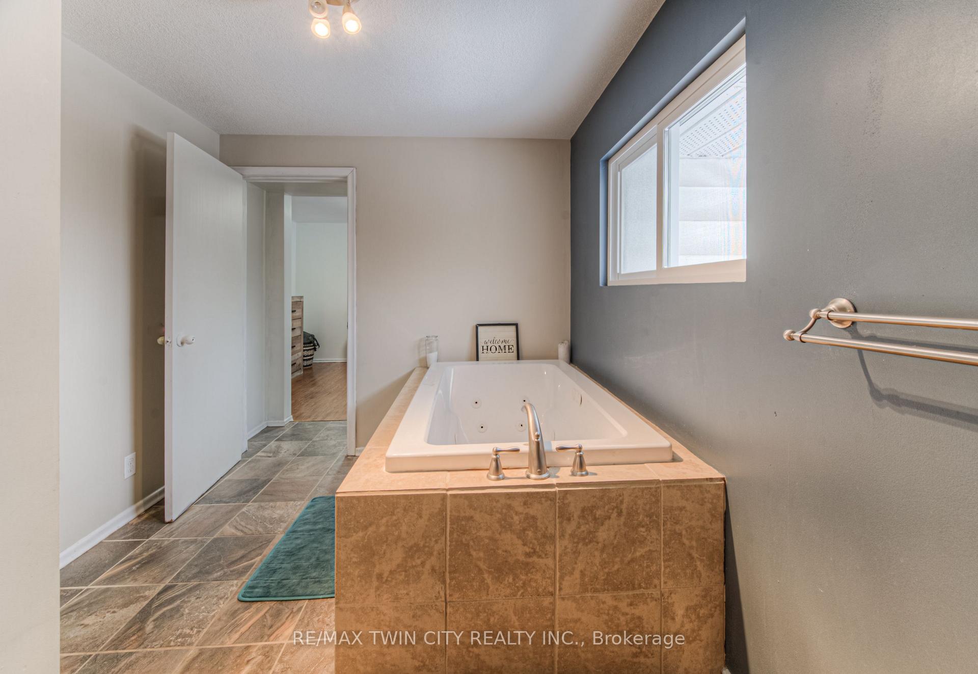 Photo 19 of 103 Vista Crescent, Kitchener — HOMEH