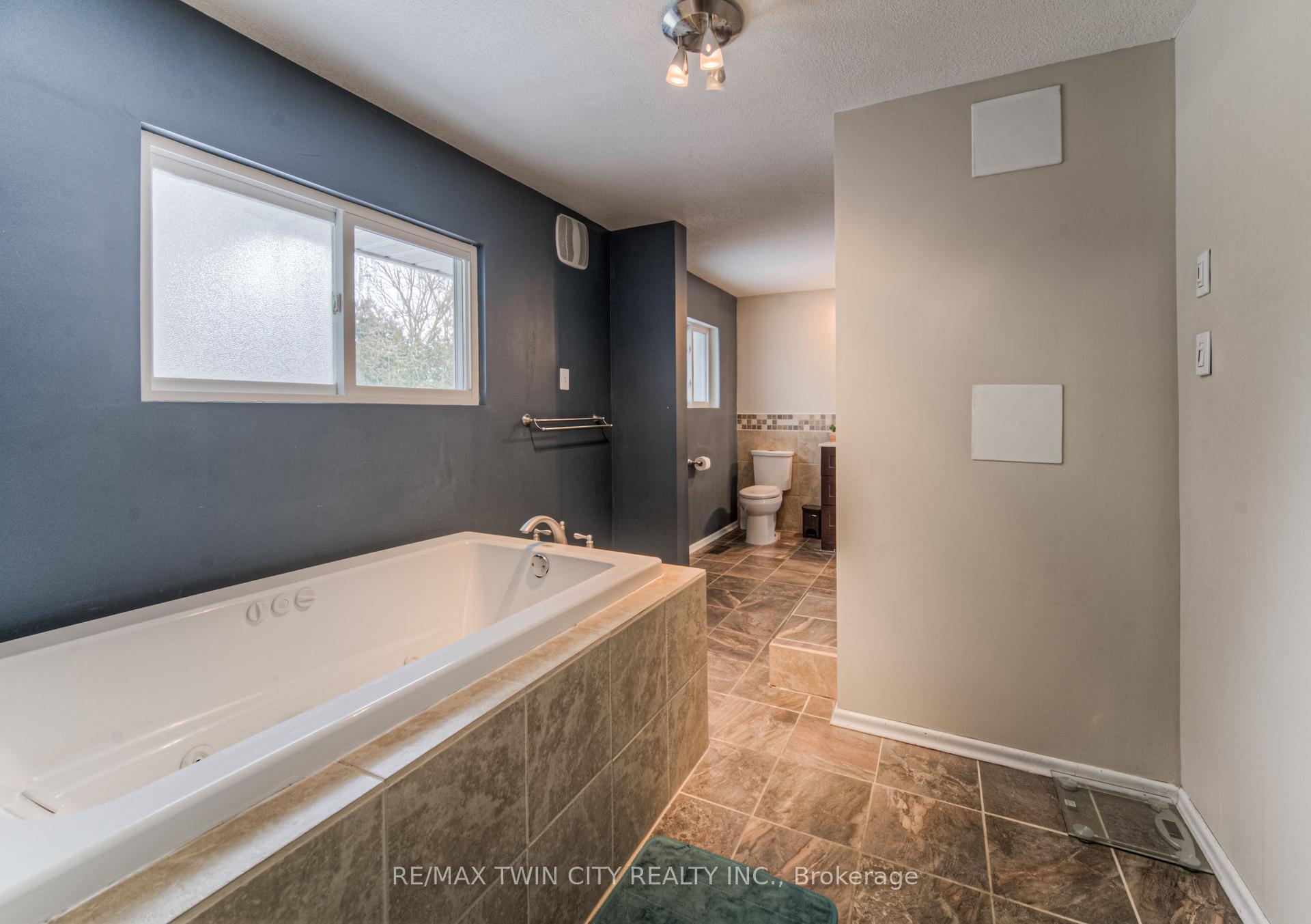 Photo 20 of 103 Vista Crescent, Kitchener — HOMEH