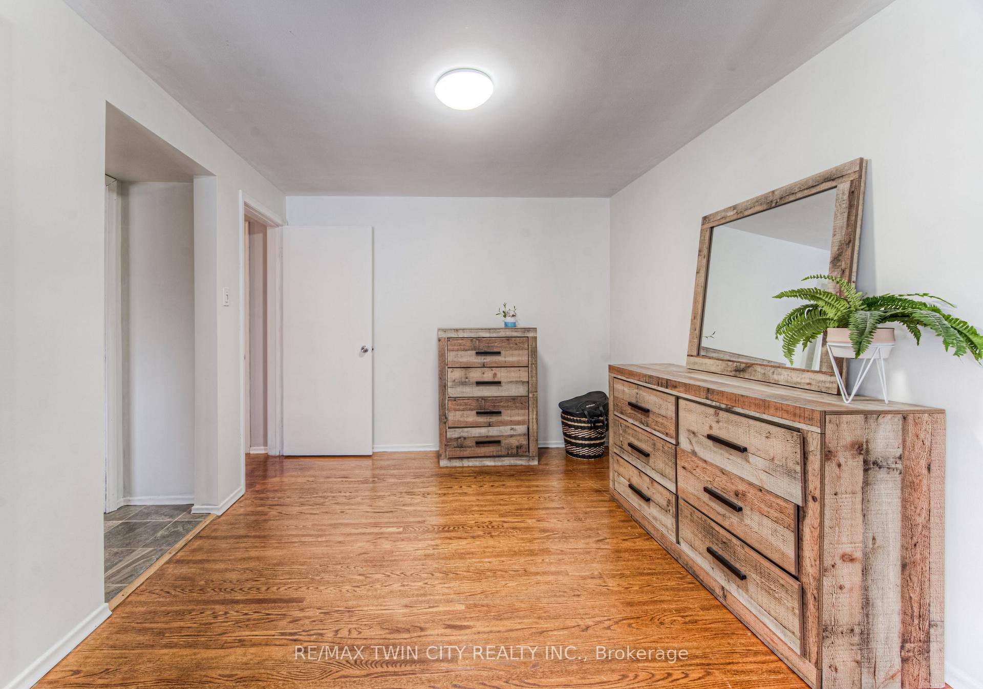 Photo 25 of 103 Vista Crescent, Kitchener — HOMEH