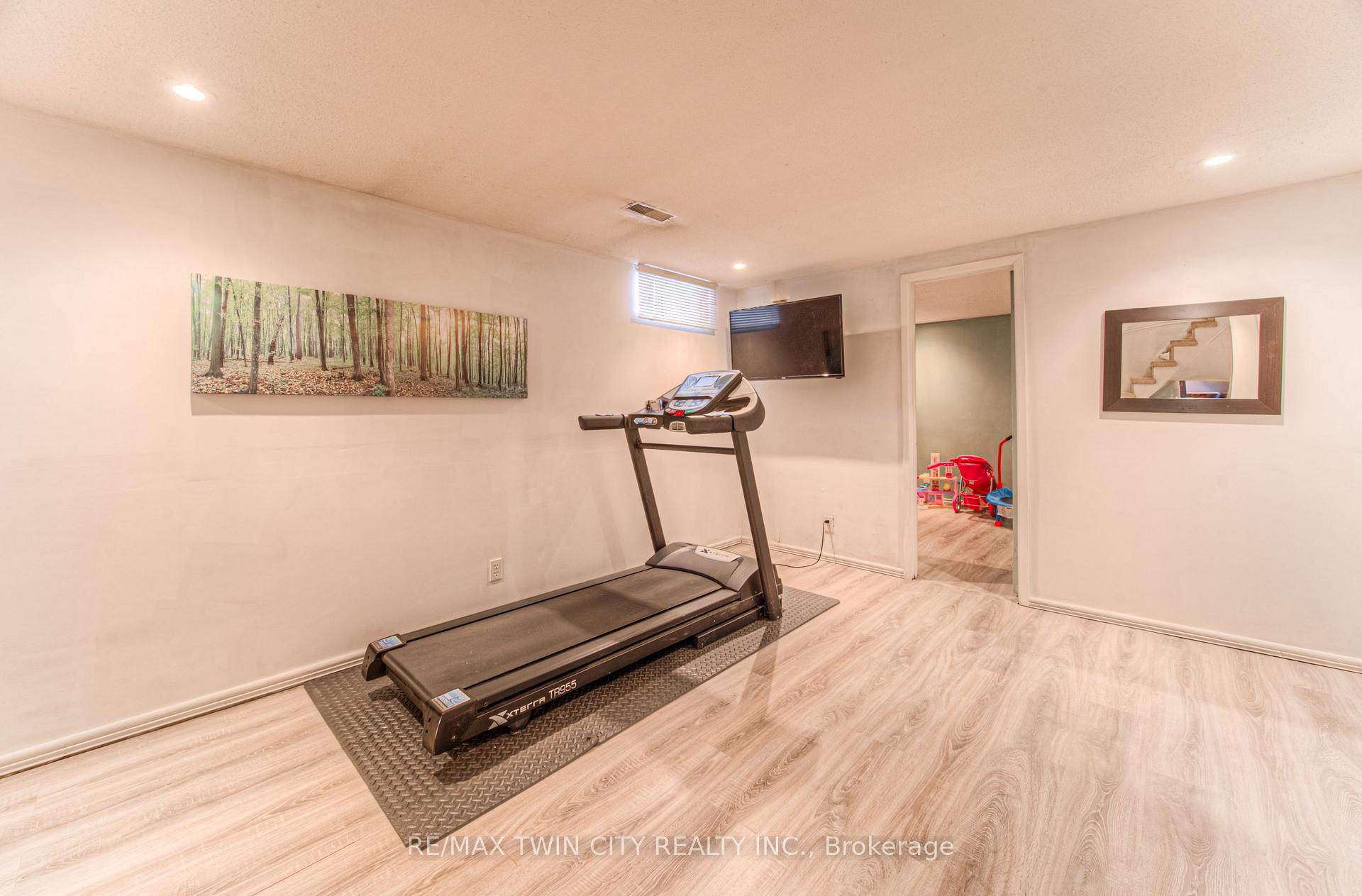 Photo 31 of 103 Vista Crescent, Kitchener — HOMEH