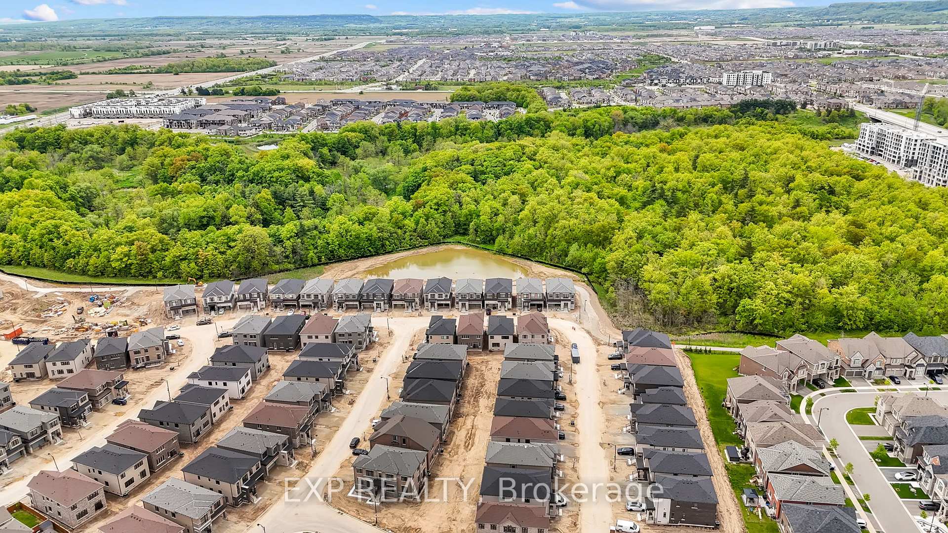 Photo 4 of 795 Apple Terrace, Milton, Cobban — HOMEH