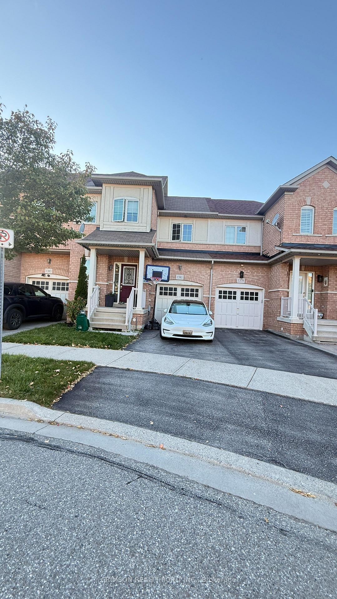 Front of 1381 Brandon Terrace