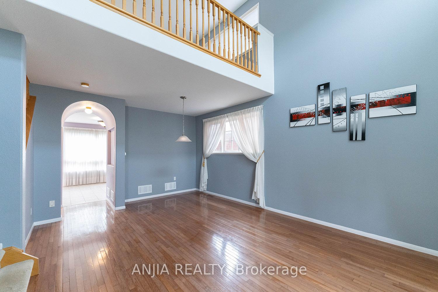 Photo 4 of 73 Winston Castle Drive, Markham, Berczy — HOMEH