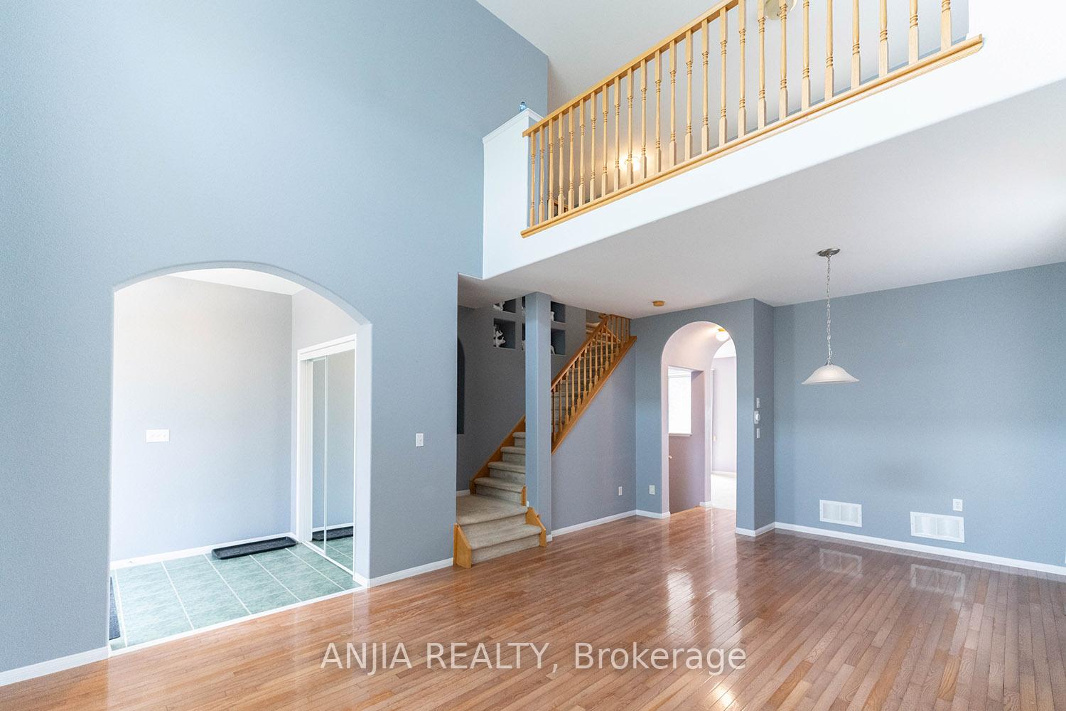 Photo 5 of 73 Winston Castle Drive, Markham, Berczy — HOMEH