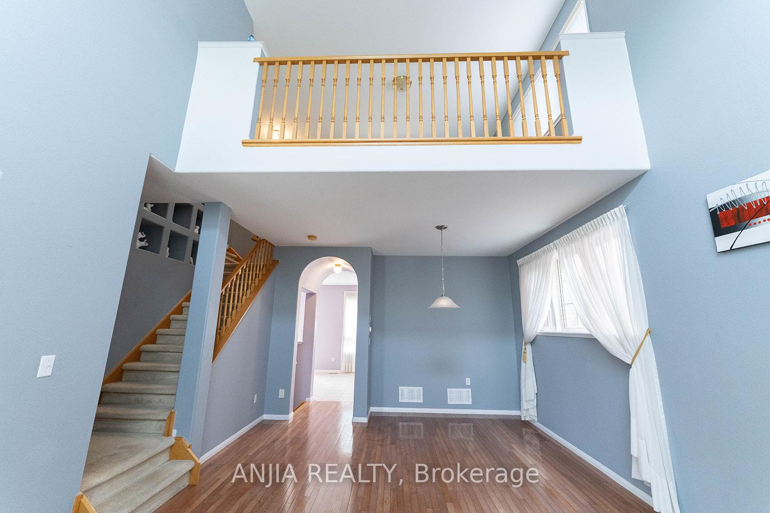 Photo 6 of 73 Winston Castle Drive, Markham, Berczy — HOMEH