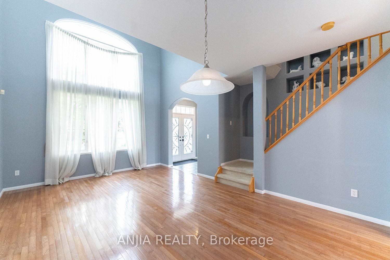 Photo 7 of 73 Winston Castle Drive, Markham, Berczy — HOMEH