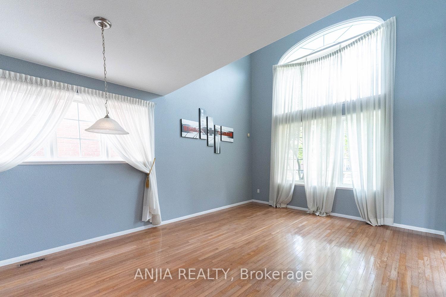 Photo 8 of 73 Winston Castle Drive, Markham, Berczy — HOMEH