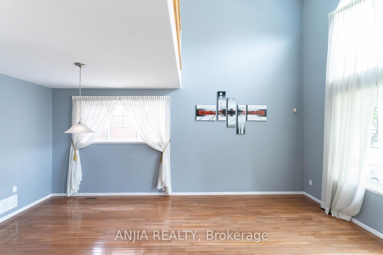 Photo 9 of 73 Winston Castle Drive, Markham, Berczy — HOMEH
