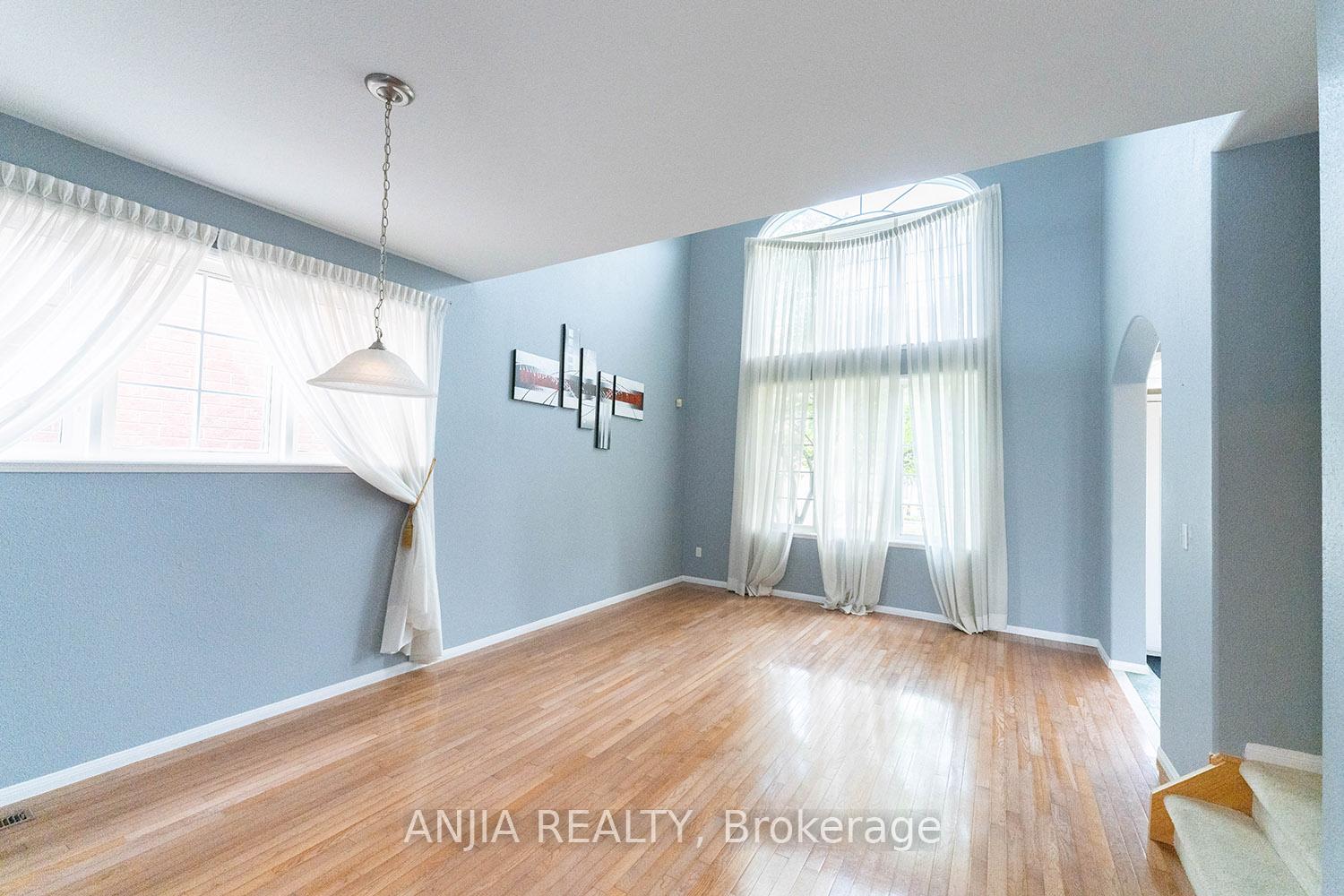 Photo 10 of 73 Winston Castle Drive, Markham, Berczy — HOMEH