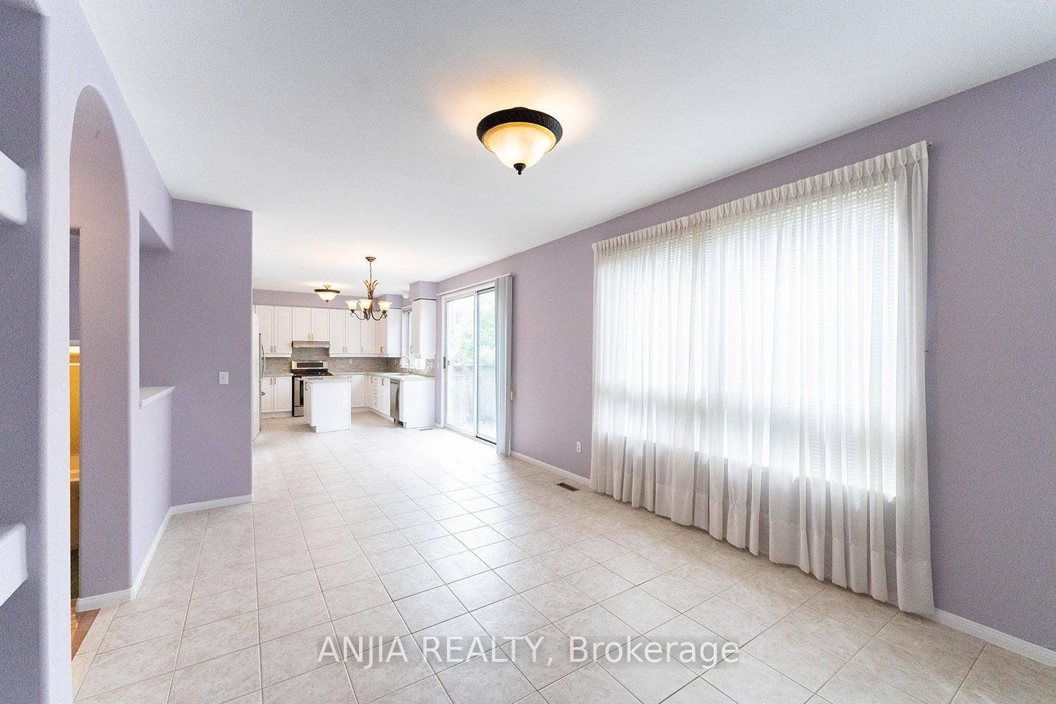 Photo 11 of 73 Winston Castle Drive, Markham, Berczy — HOMEH