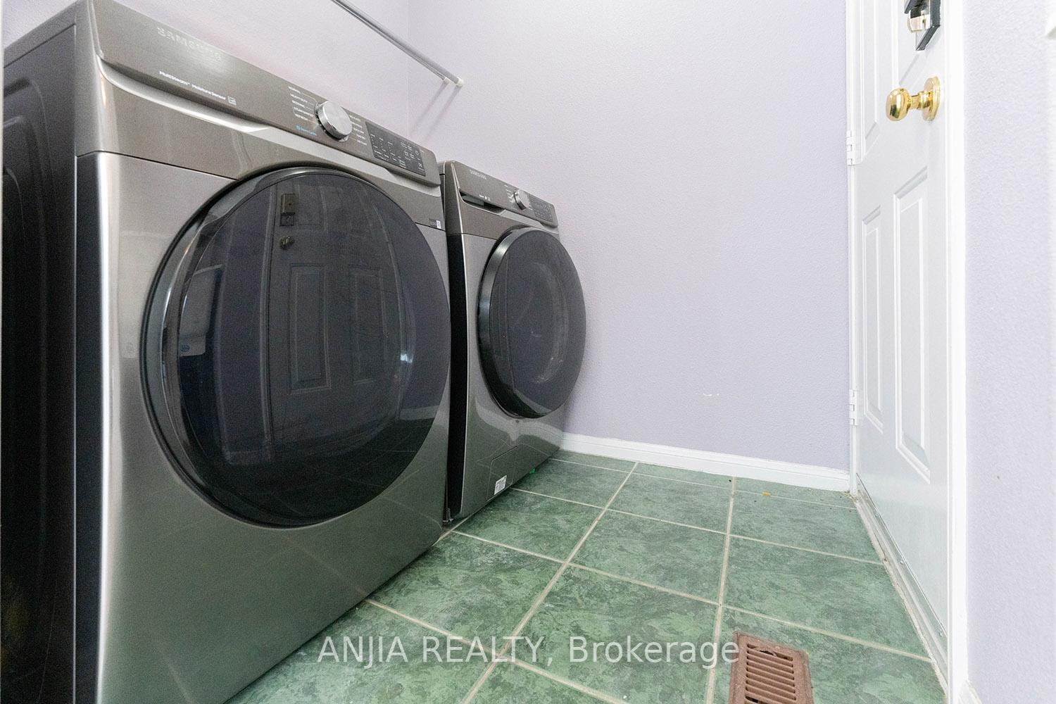 Photo 13 of 73 Winston Castle Drive, Markham, Berczy — HOMEH