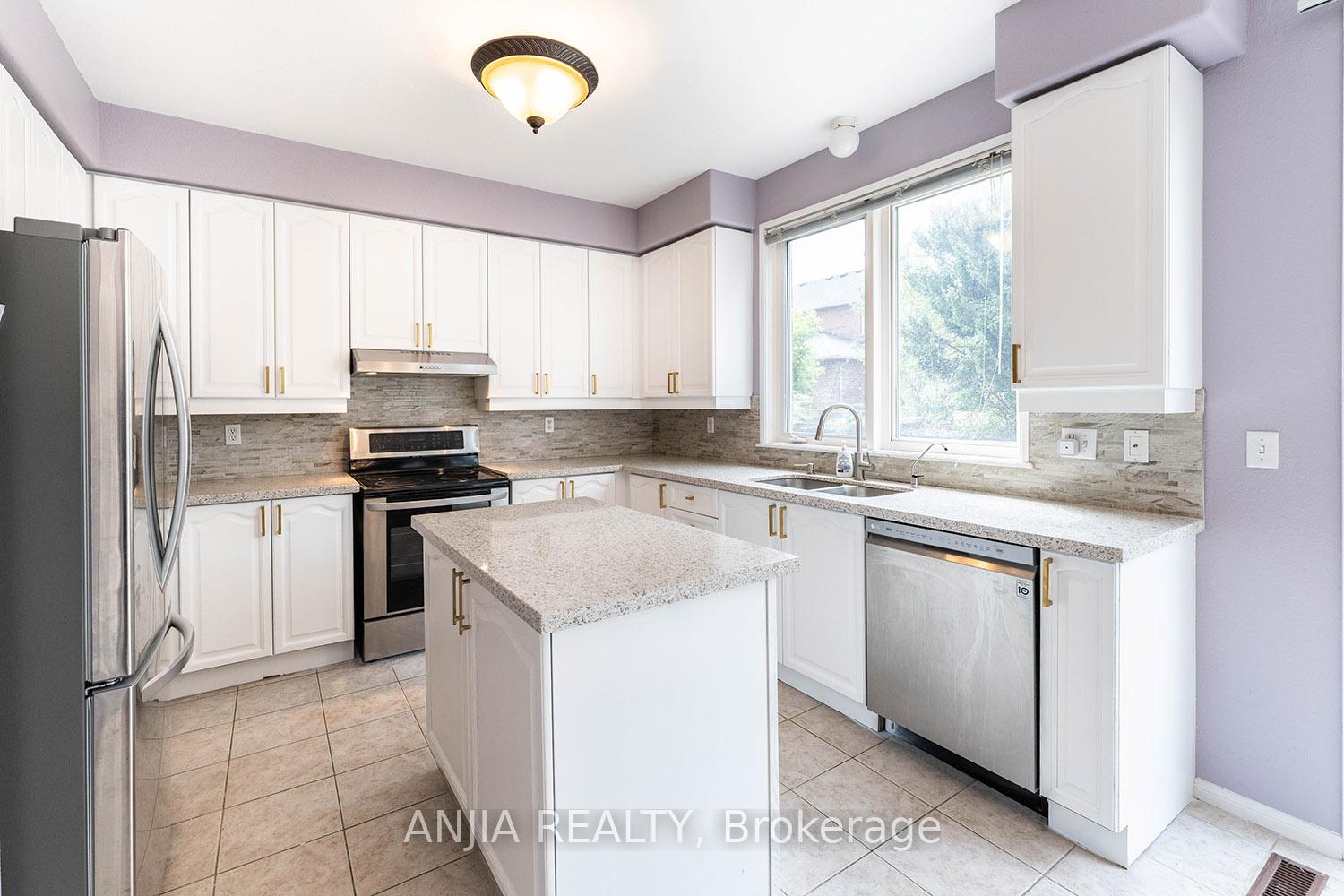 Photo 18 of 73 Winston Castle Drive, Markham, Berczy — HOMEH
