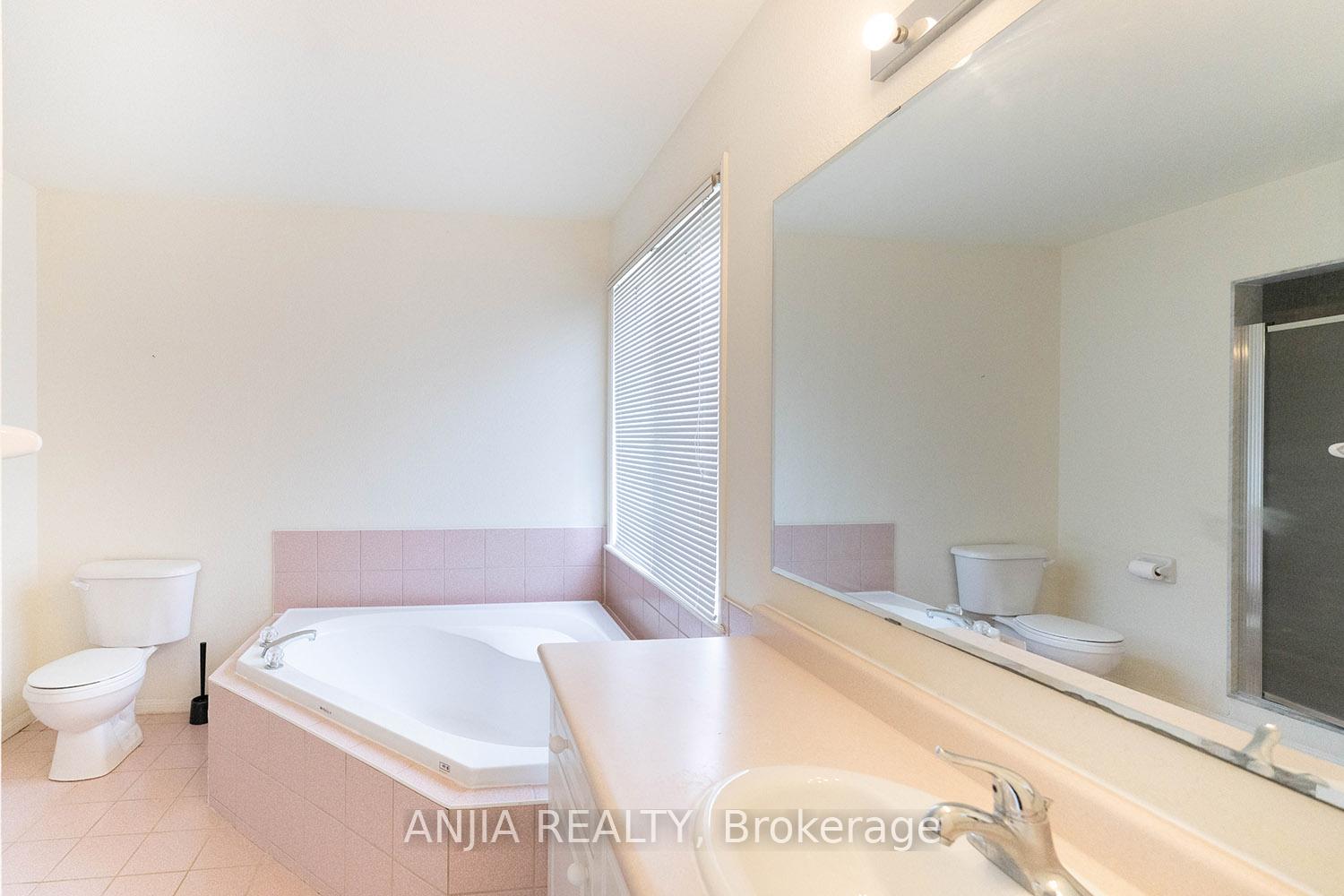 Photo 27 of 73 Winston Castle Drive, Markham, Berczy — HOMEH