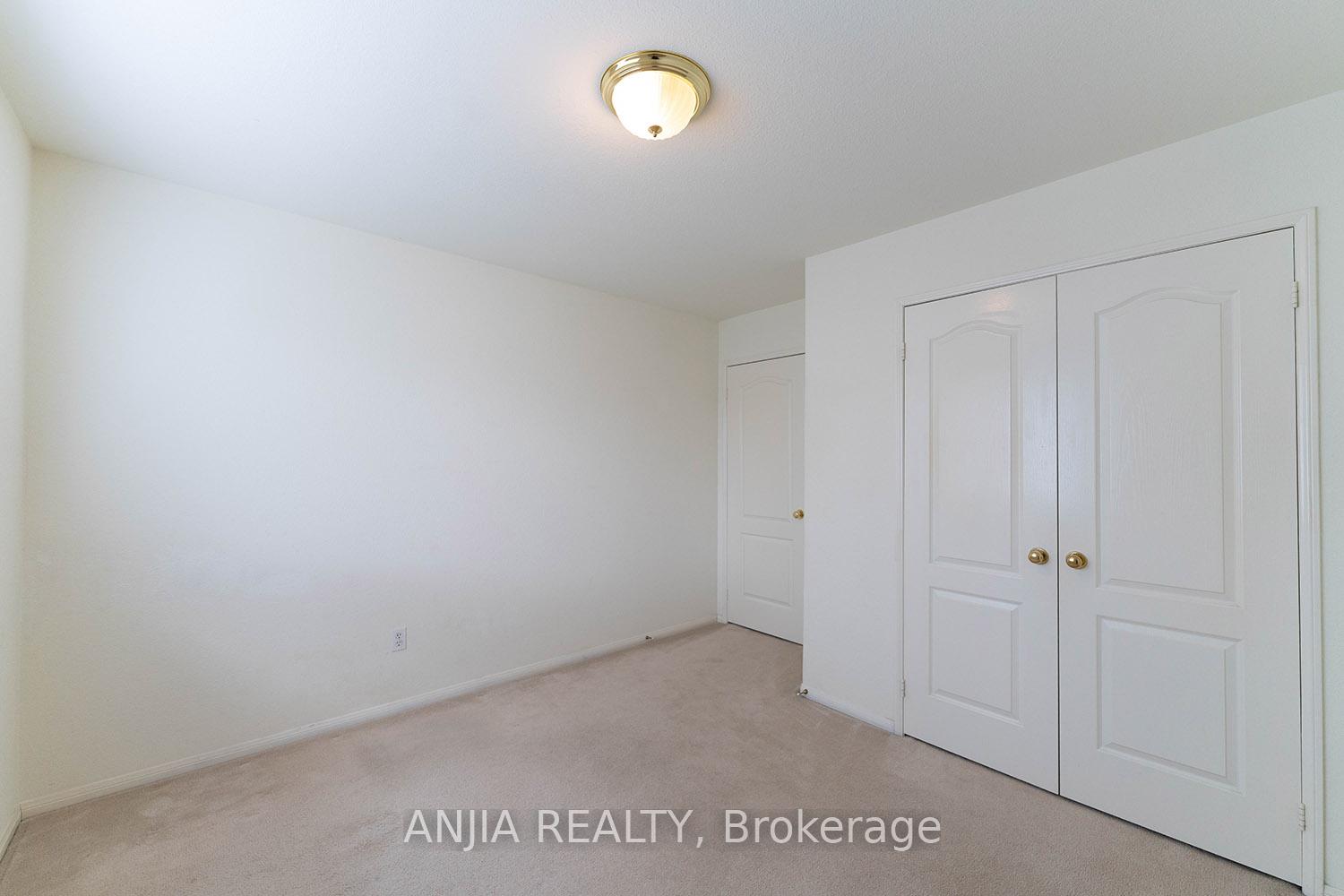 Photo 36 of 73 Winston Castle Drive, Markham, Berczy — HOMEH