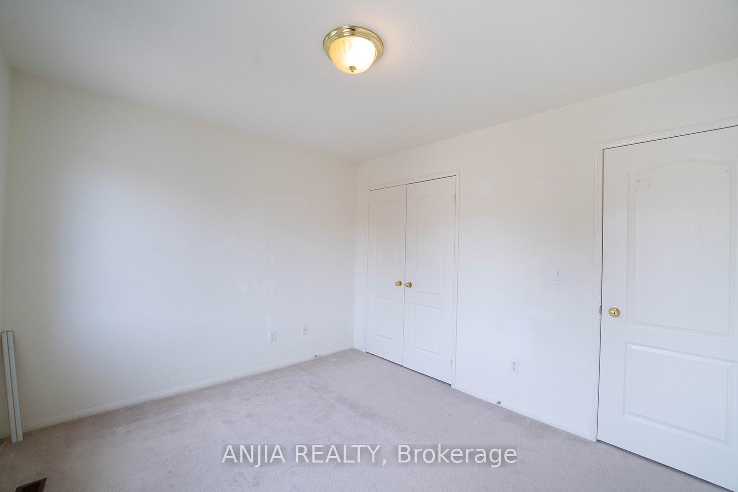 Photo 42 of 73 Winston Castle Drive, Markham, Berczy — HOMEH