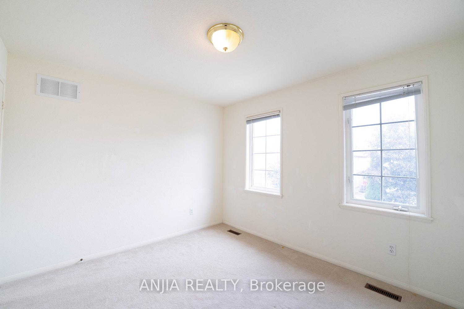 Photo 43 of 73 Winston Castle Drive, Markham, Berczy — HOMEH