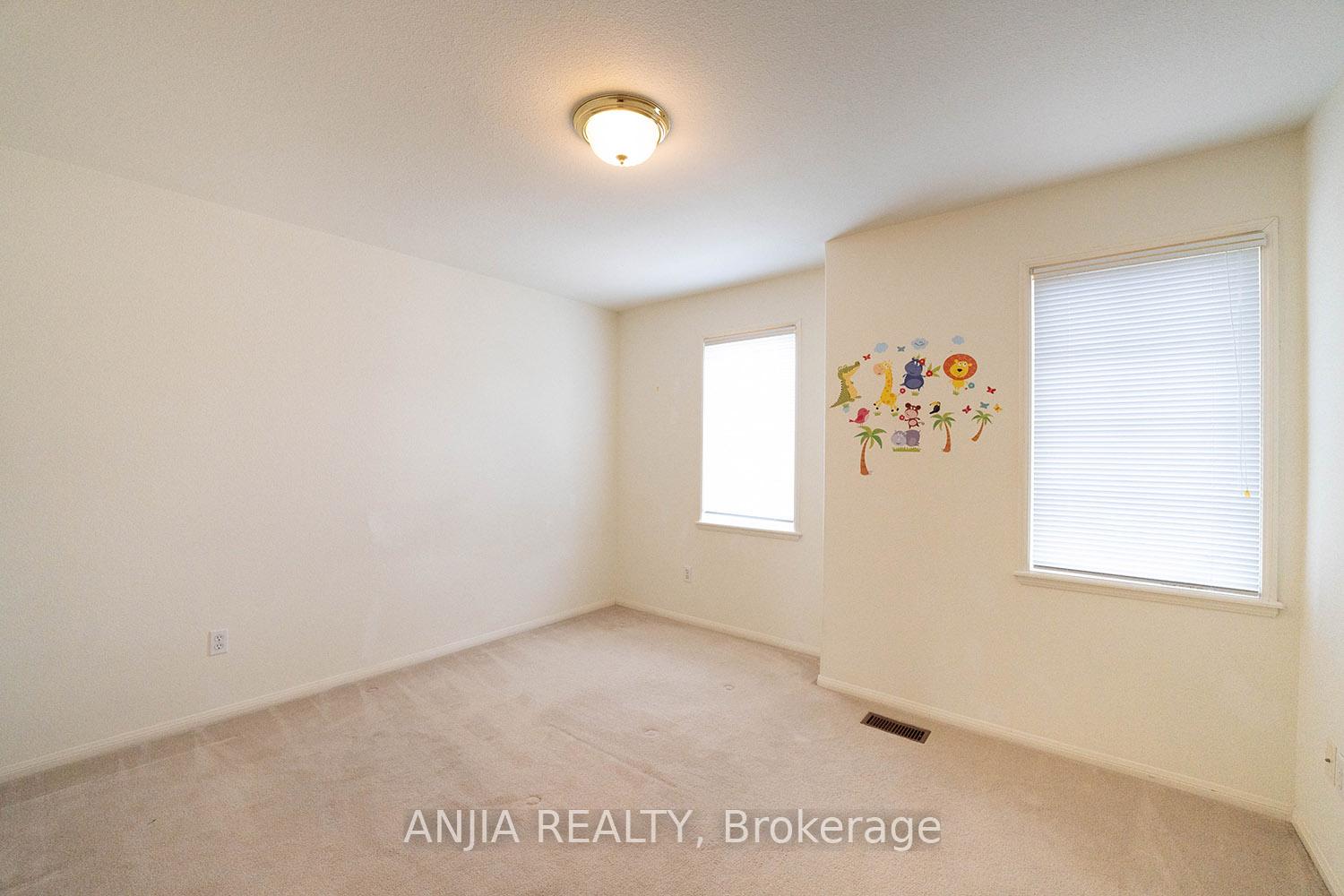 Photo 44 of 73 Winston Castle Drive, Markham, Berczy — HOMEH
