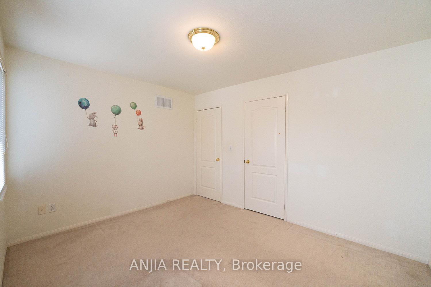 Photo 46 of 73 Winston Castle Drive, Markham, Berczy — HOMEH