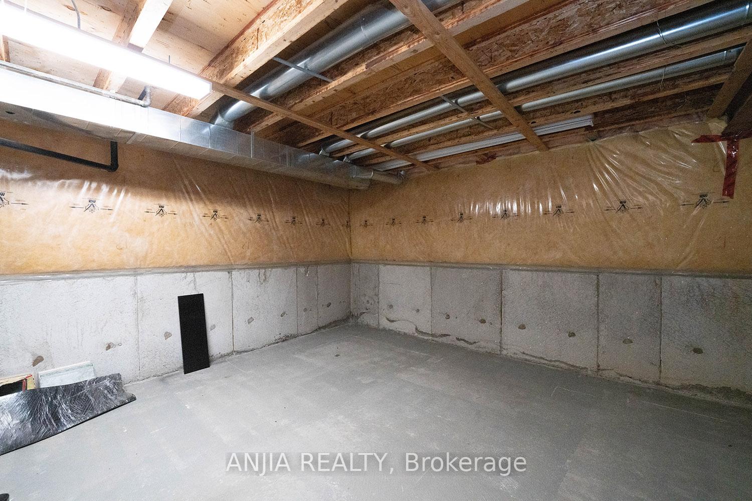 Photo 48 of 73 Winston Castle Drive, Markham, Berczy — HOMEH