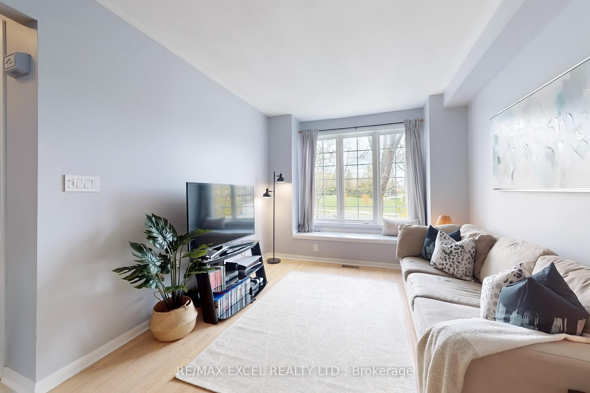 Photo 8 of 318 Country Glen Road, Markham, Cornell — HOMEH