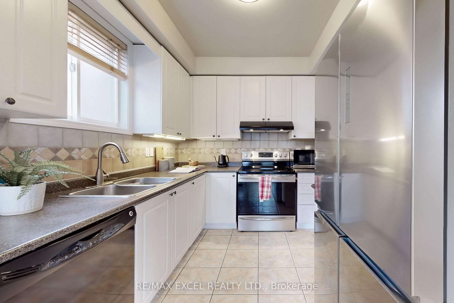 Photo 14 of 318 Country Glen Road, Markham, Cornell — HOMEH