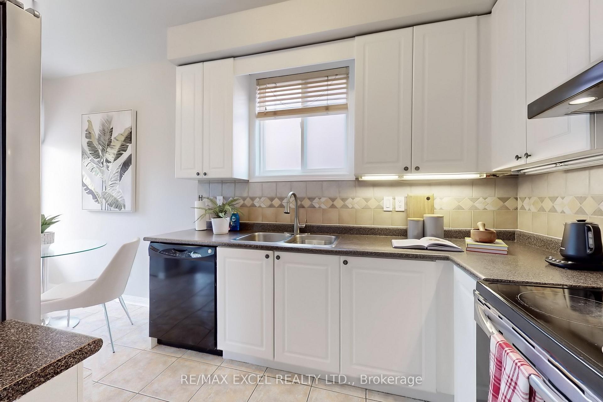 Photo 15 of 318 Country Glen Road, Markham, Cornell — HOMEH