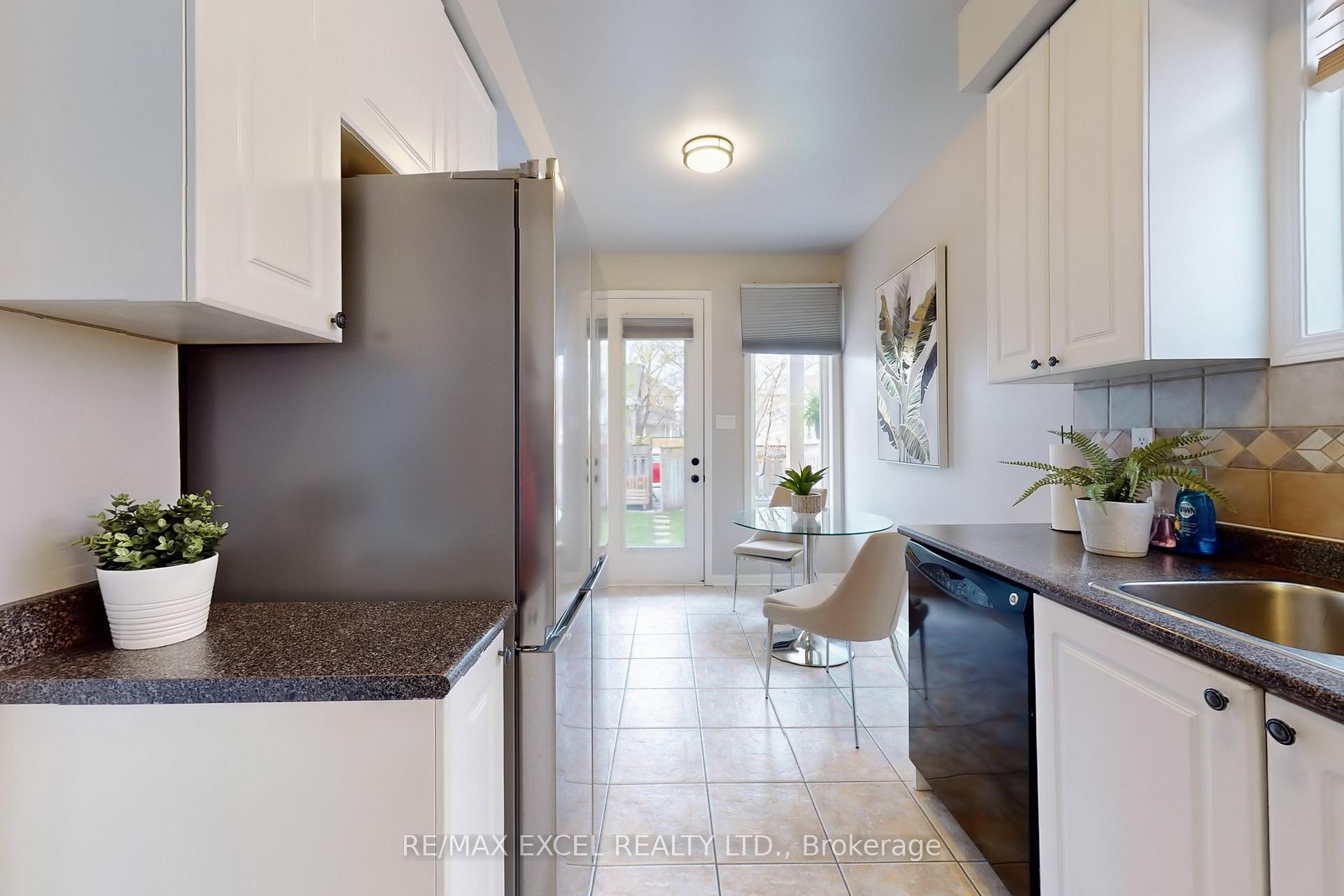Photo 17 of 318 Country Glen Road, Markham, Cornell — HOMEH