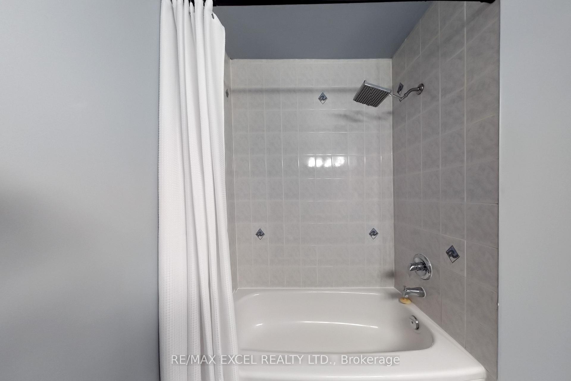 Photo 32 of 318 Country Glen Road, Markham, Cornell — HOMEH