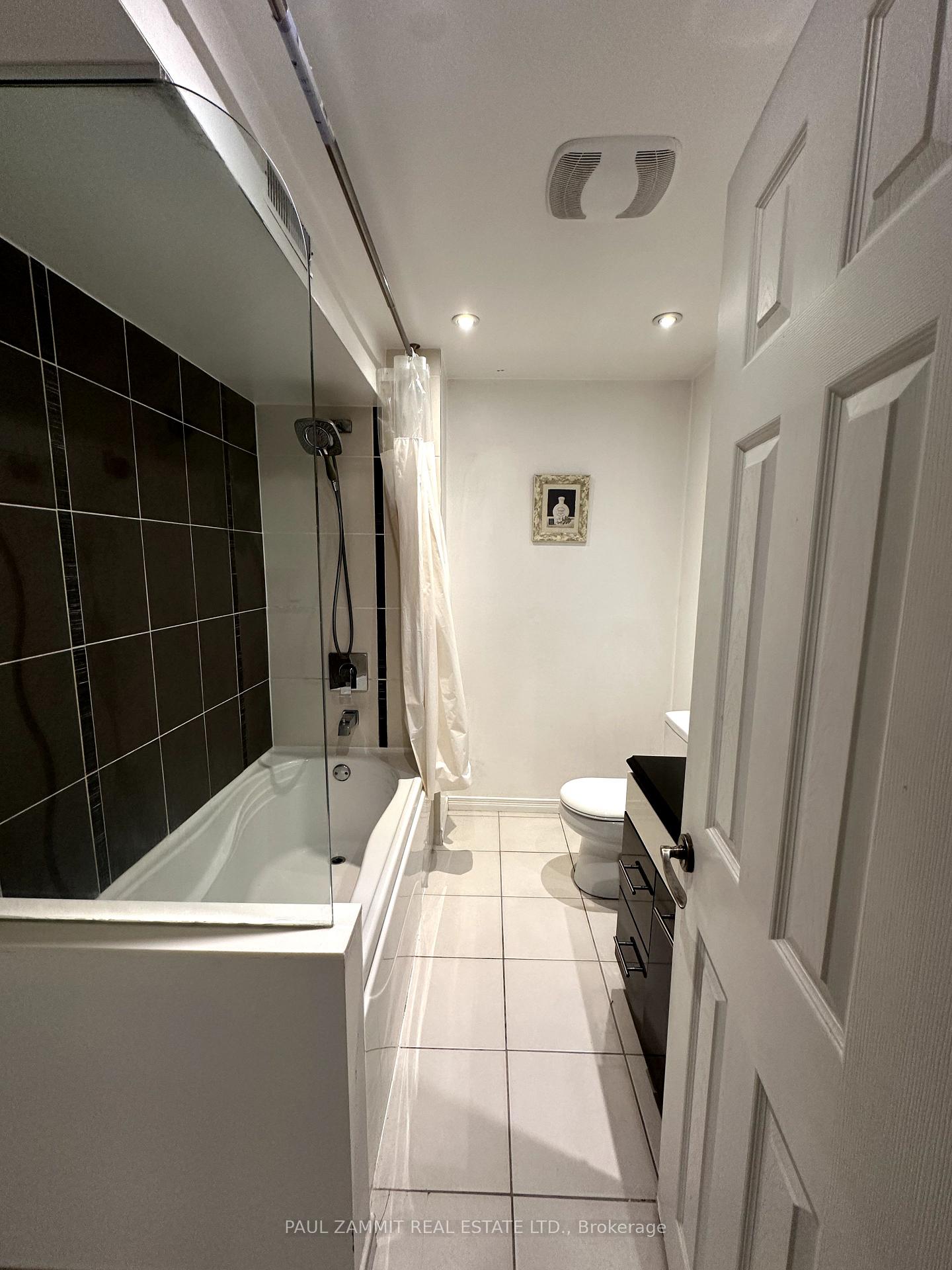 Photo 13 of 28 Sycamore Drive, Markham, Aileen-Willowbrook — HOMEH