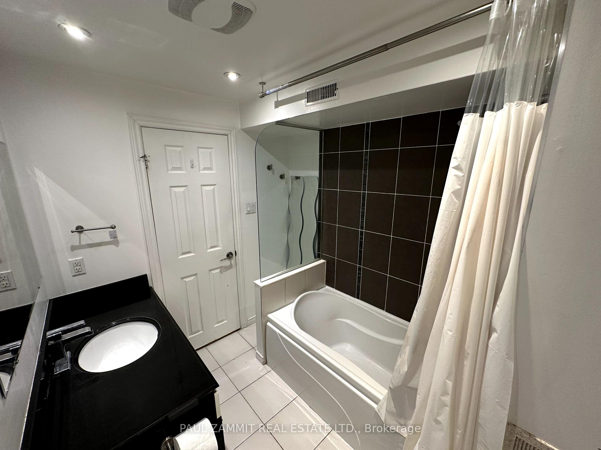 Photo 14 of 28 Sycamore Drive, Markham, Aileen-Willowbrook — HOMEH