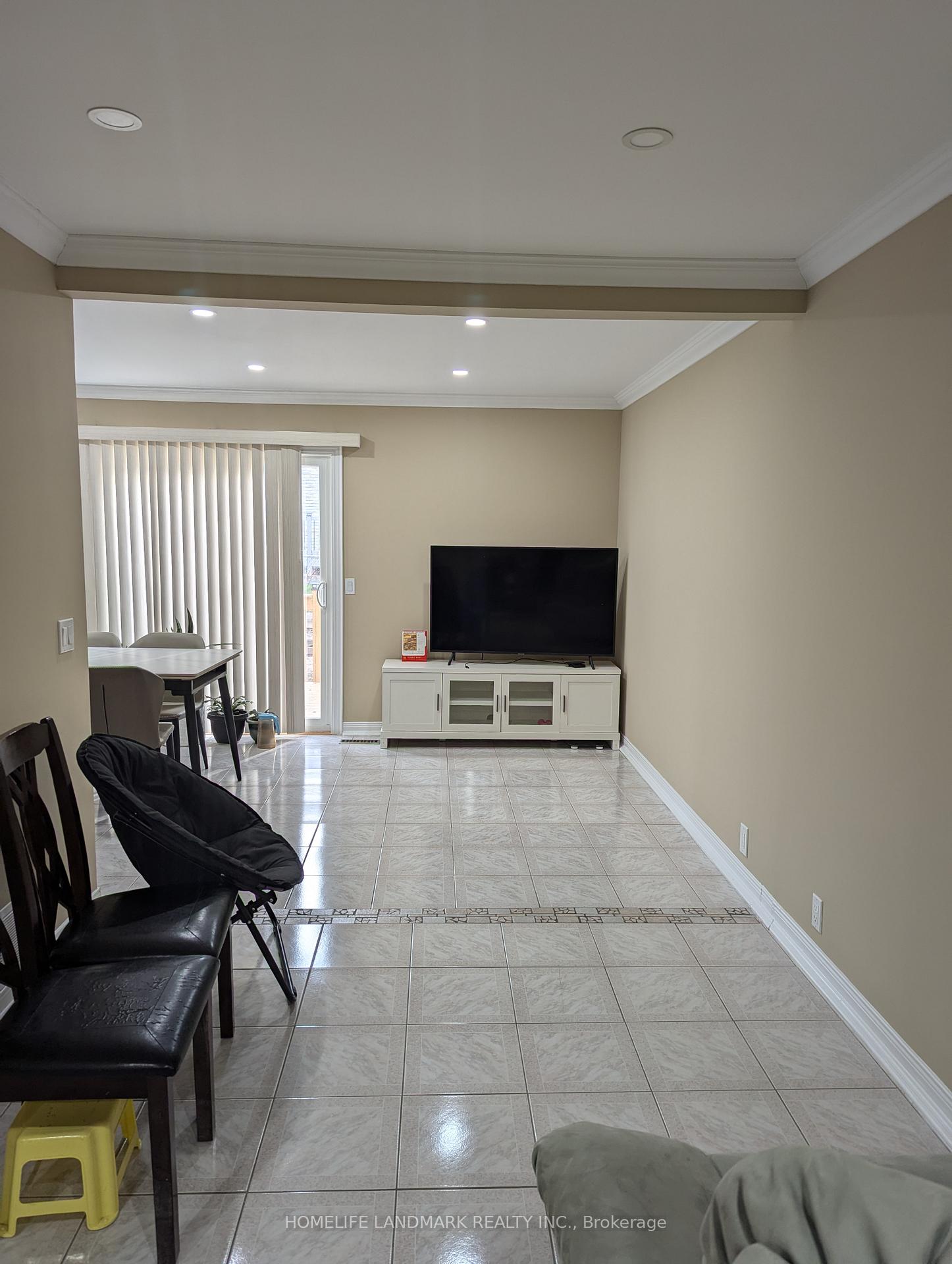 Photo 2 of 41 Mercer Crescent, Markham, Raymerville — HOMEH