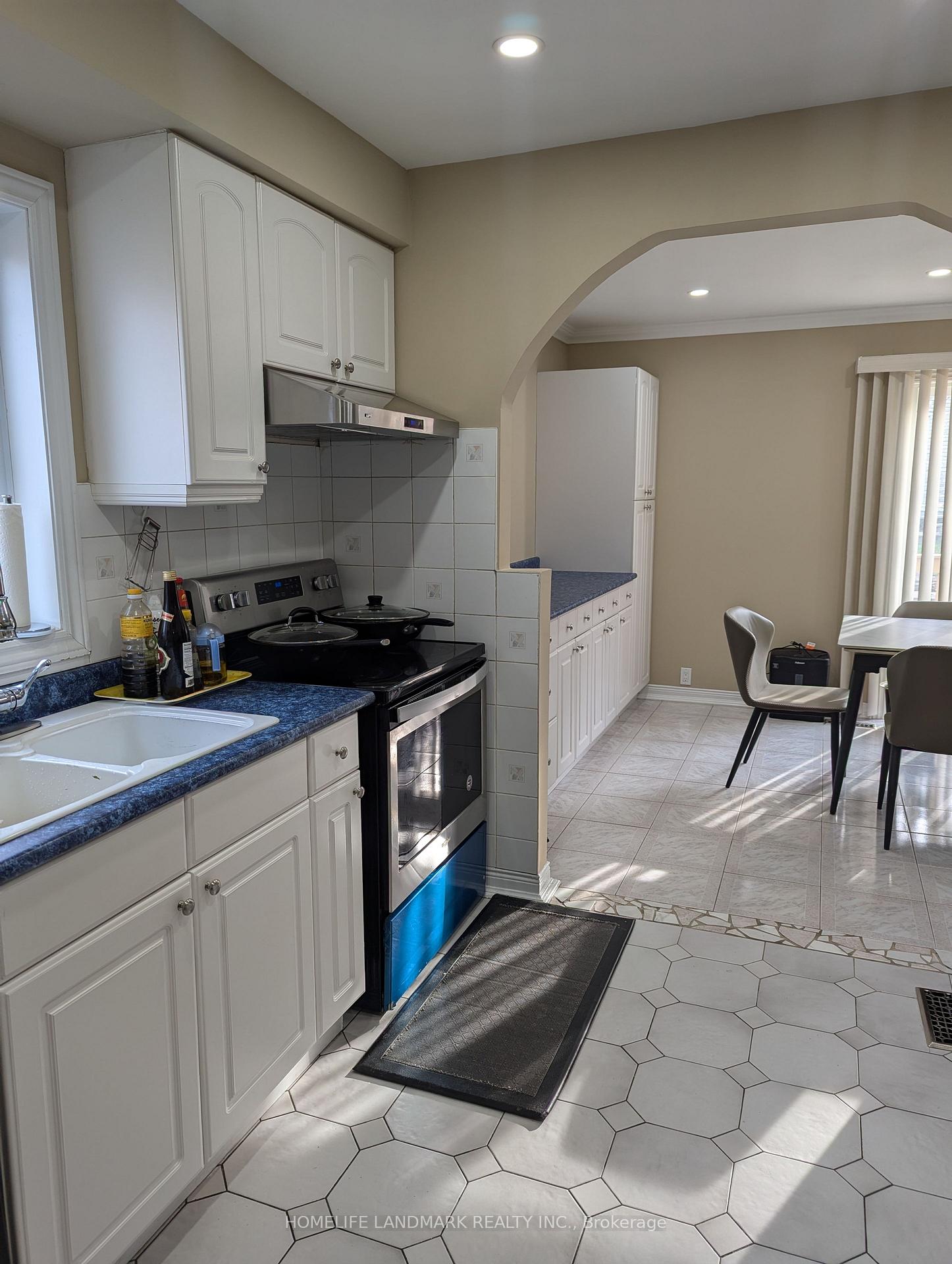 Photo 4 of 41 Mercer Crescent, Markham, Raymerville — HOMEH