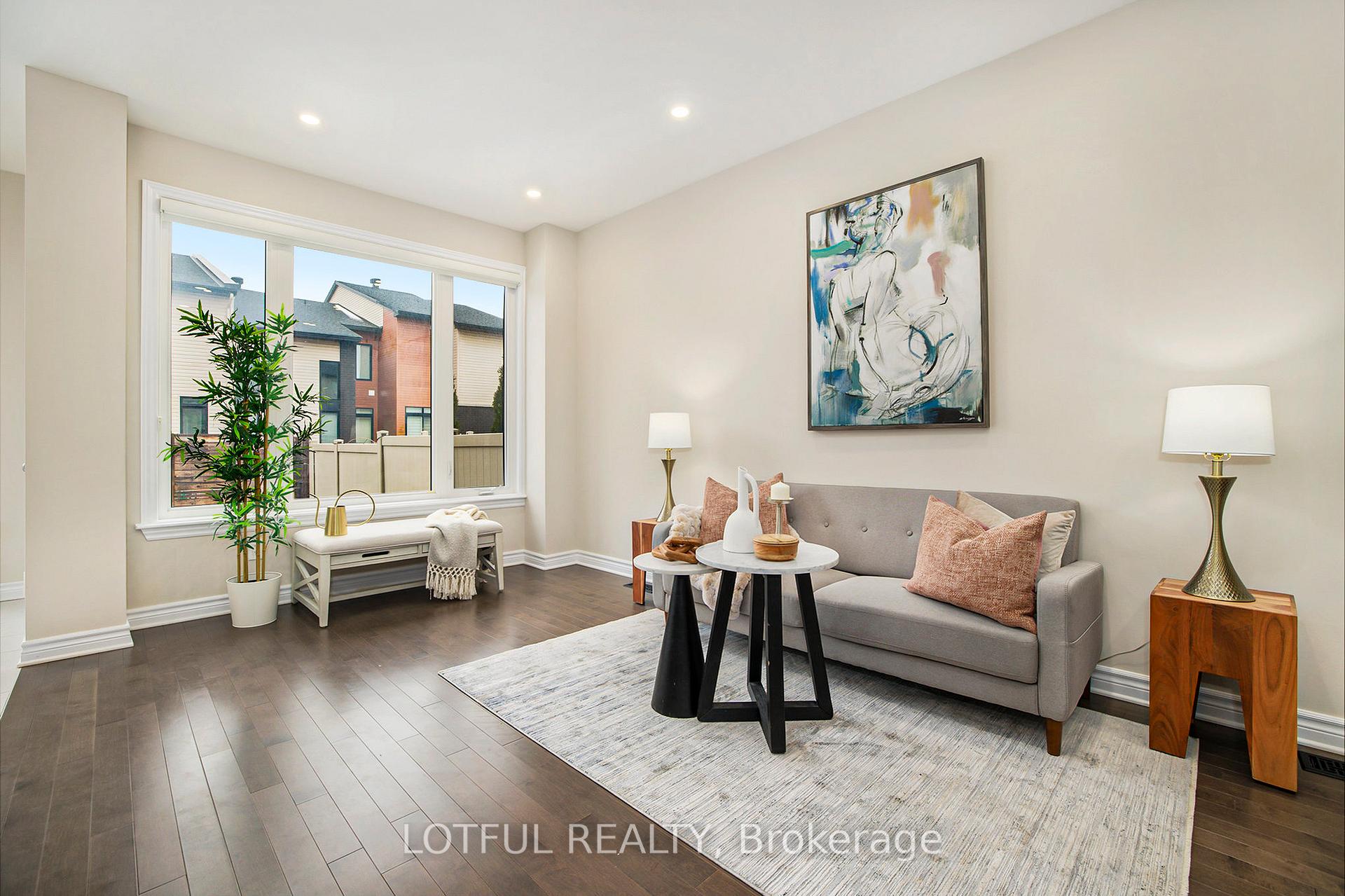 Photo 5 of 14 Plank Street, Ottawa, Kanata - Emerald Meadows/Trailwest — HOMEH