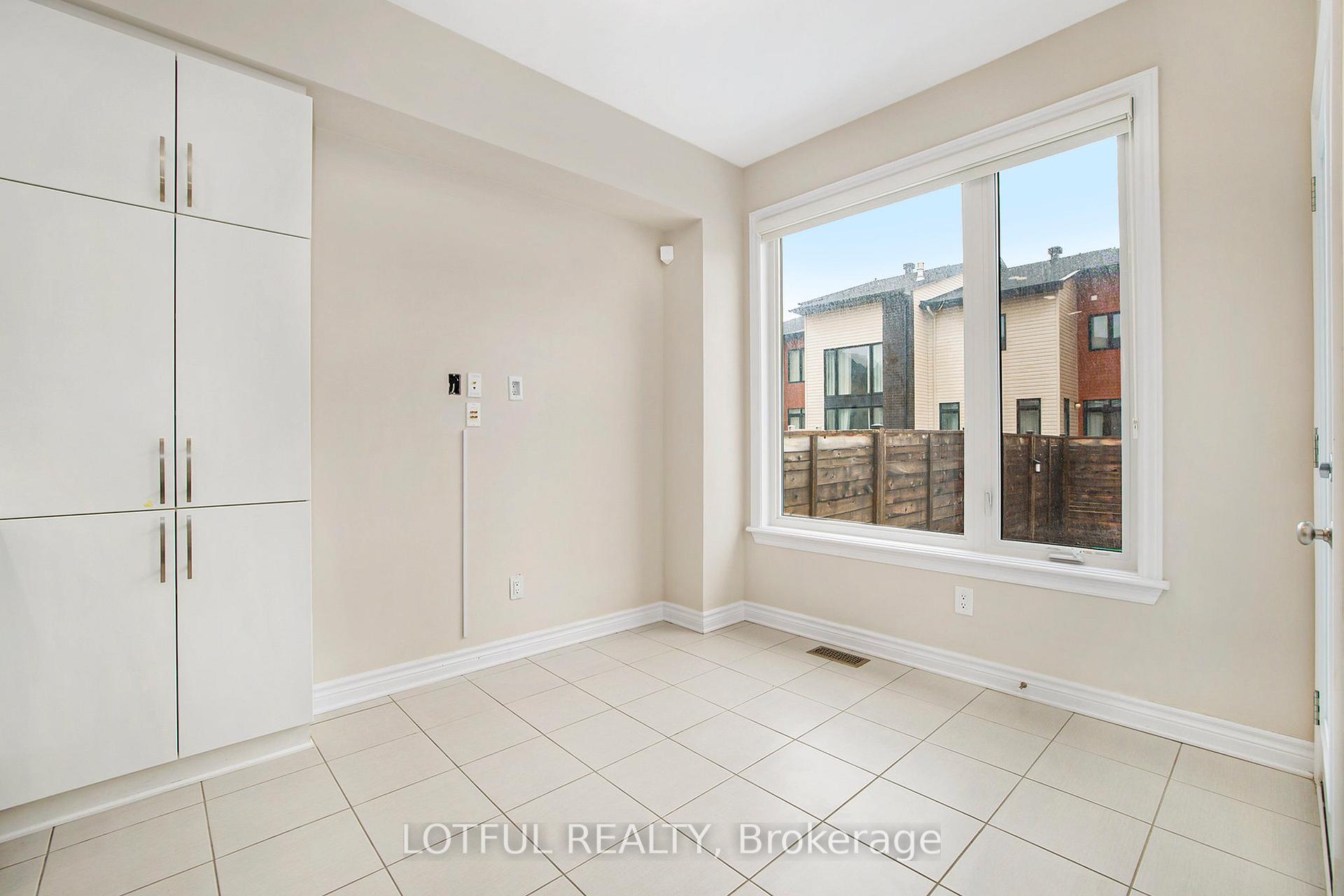 Photo 6 of 14 Plank Street, Ottawa, Kanata - Emerald Meadows/Trailwest — HOMEH