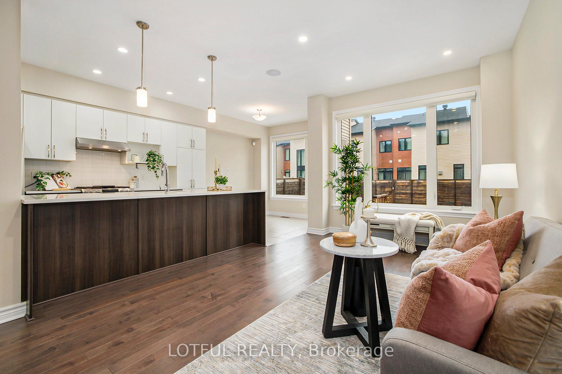 Photo 7 of 14 Plank Street, Ottawa, Kanata - Emerald Meadows/Trailwest — HOMEH