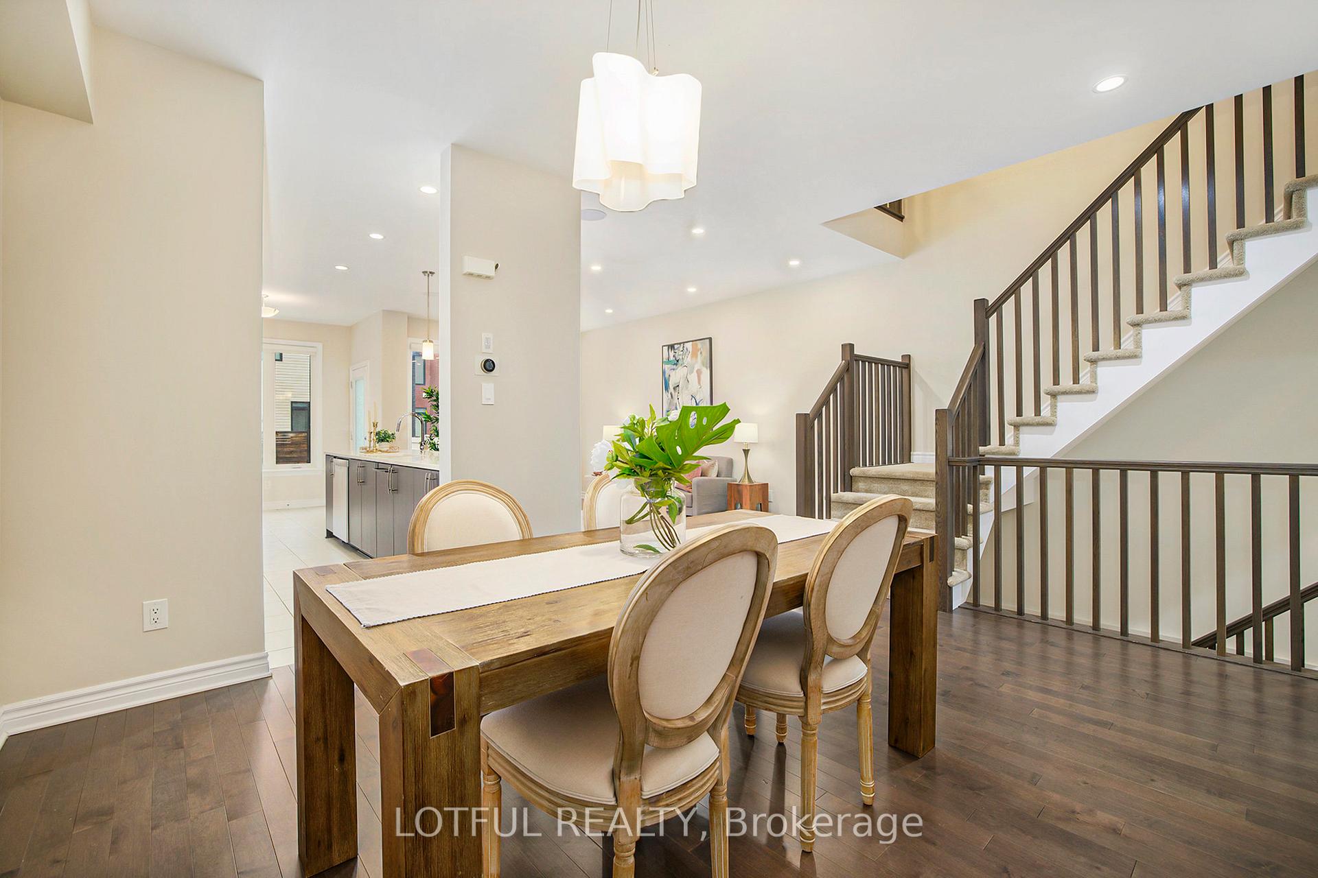 Photo 9 of 14 Plank Street, Ottawa, Kanata - Emerald Meadows/Trailwest — HOMEH