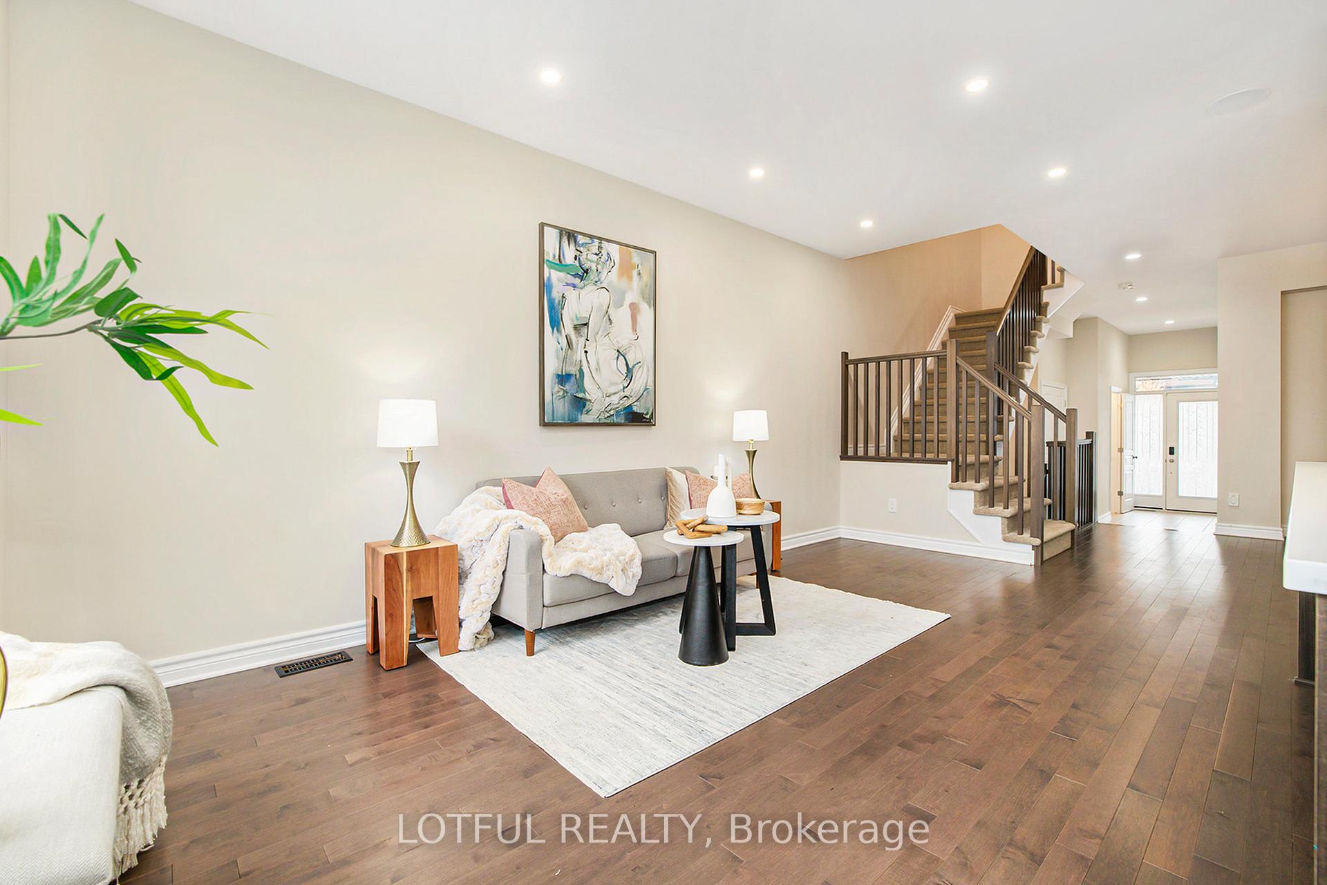 Photo 13 of 14 Plank Street, Ottawa, Kanata - Emerald Meadows/Trailwest — HOMEH
