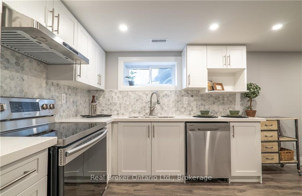 Photo 4 of Unit Lower Unit, 832 Brucedale Avenue E, Hamilton, Sunninghill — HOMEH