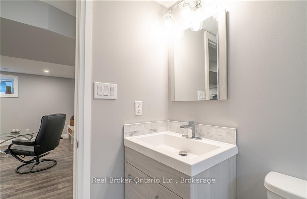 Photo 11 of Unit Lower Unit, 832 Brucedale Avenue E, Hamilton, Sunninghill — HOMEH