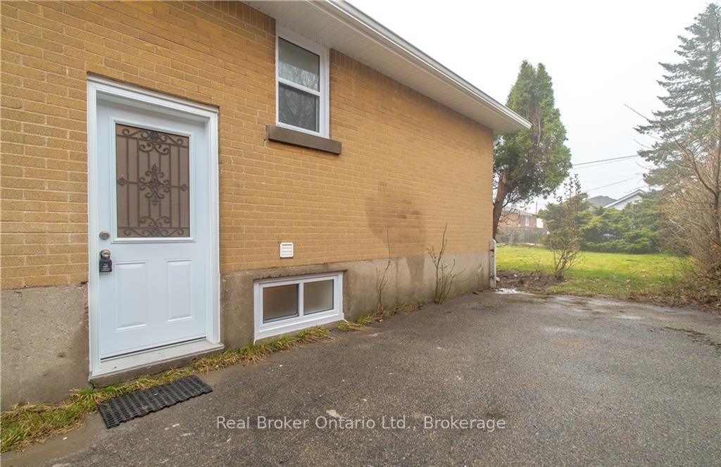 Photo 19 of Unit Lower Unit, 832 Brucedale Avenue E, Hamilton, Sunninghill — HOMEH