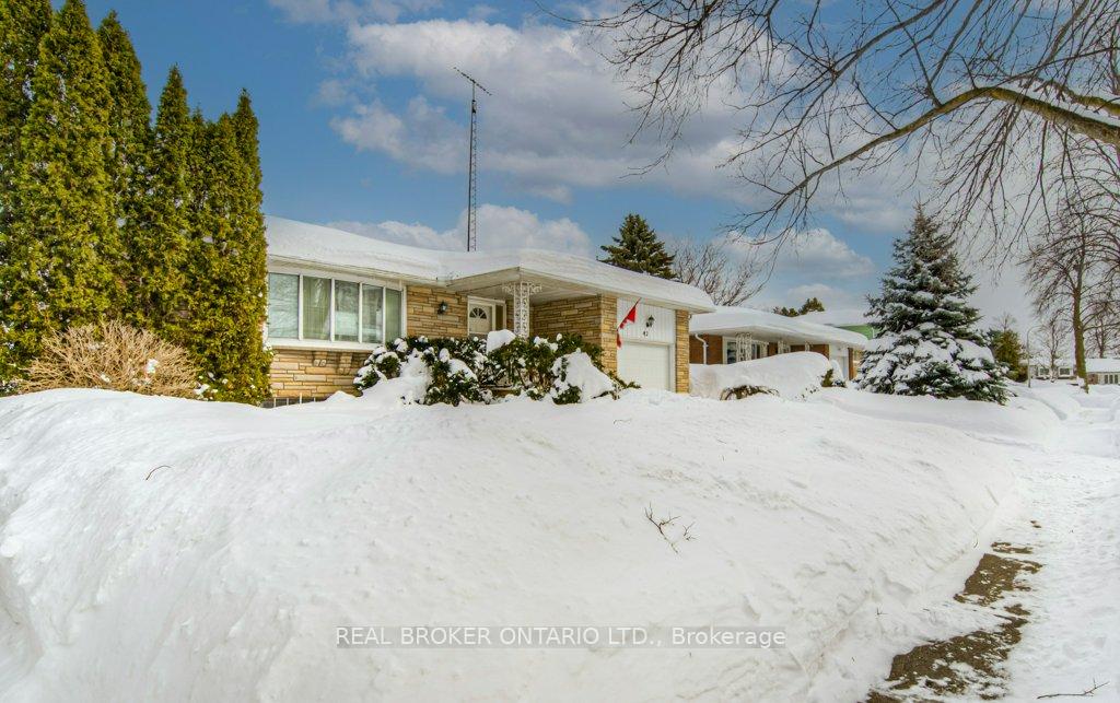 Photo 2 of 42 Bettley Crescent, Kitchener — HOMEH
