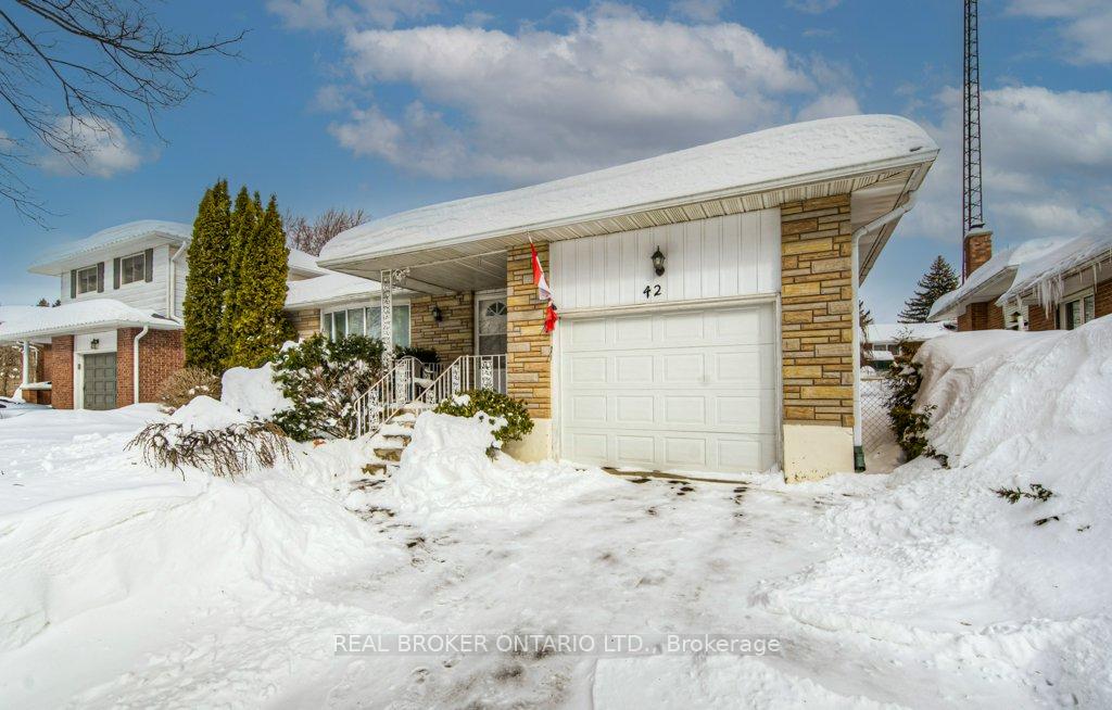 Photo 3 of 42 Bettley Crescent, Kitchener — HOMEH