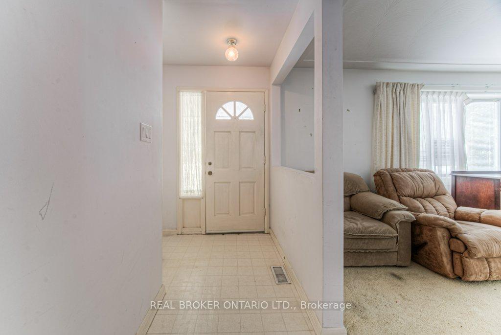 Photo 5 of 42 Bettley Crescent, Kitchener — HOMEH