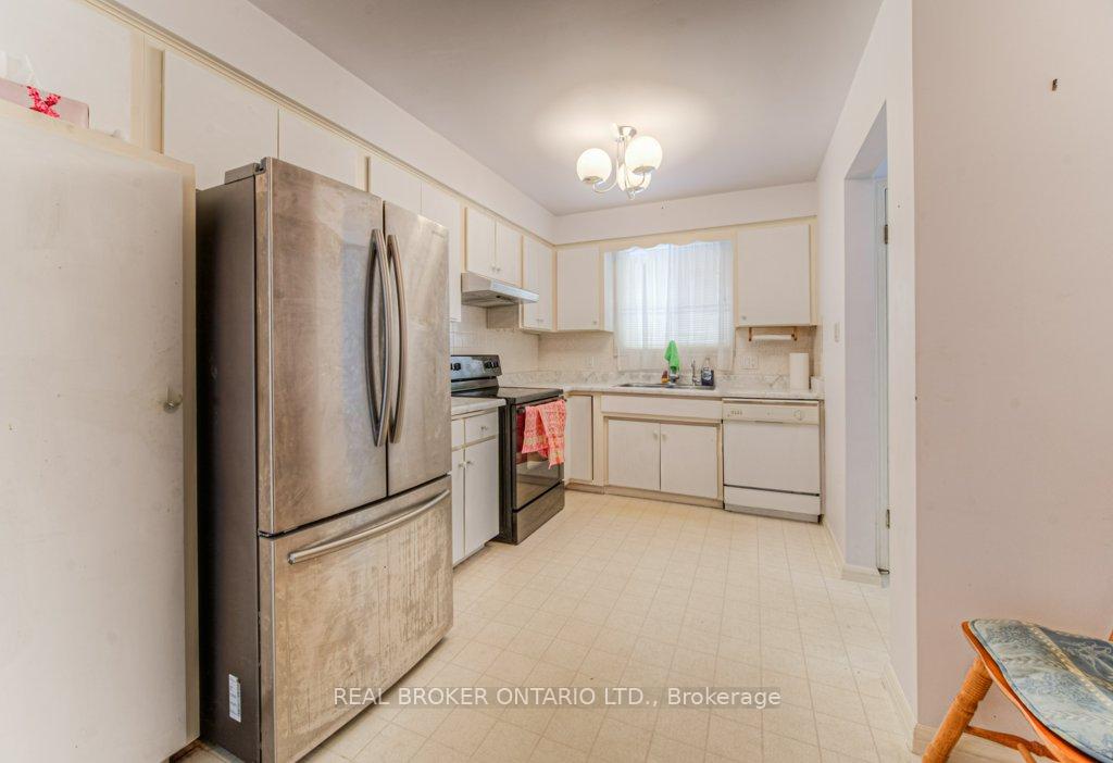 Photo 12 of 42 Bettley Crescent, Kitchener — HOMEH