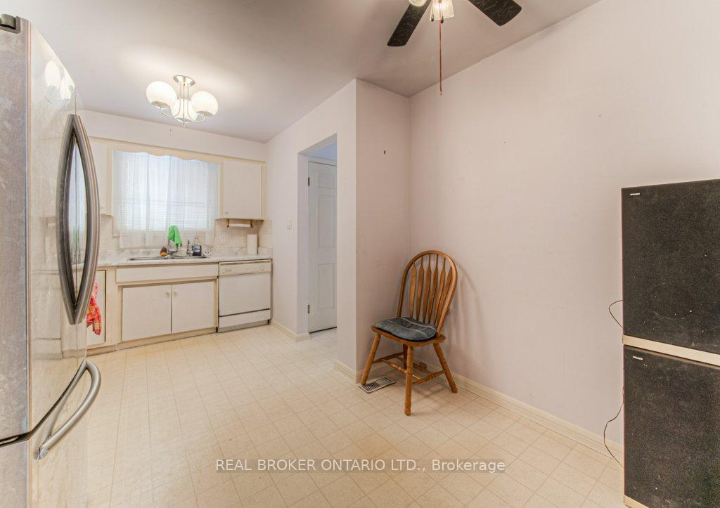 Photo 13 of 42 Bettley Crescent, Kitchener — HOMEH