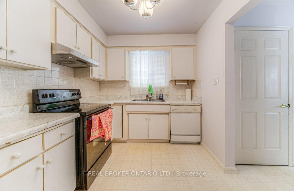 Photo 14 of 42 Bettley Crescent, Kitchener — HOMEH