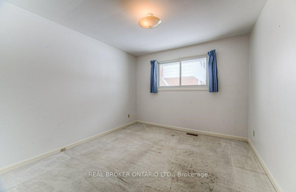 Photo 20 of 42 Bettley Crescent, Kitchener — HOMEH