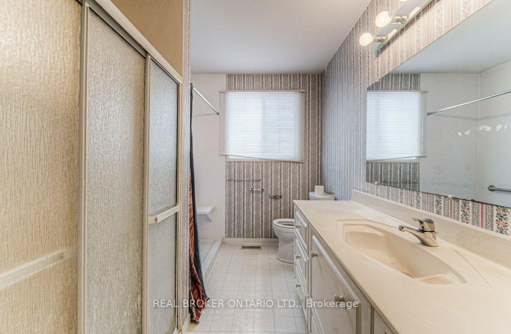 Photo 24 of 42 Bettley Crescent, Kitchener — HOMEH