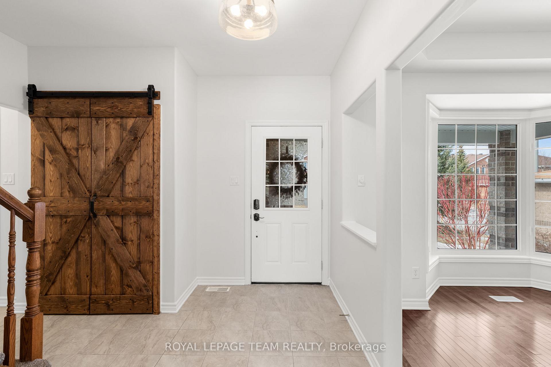 Photo 3 of 23 Woliston Crescent, Ottawa, Kanata - Morgan's Grant/South March — HOMEH