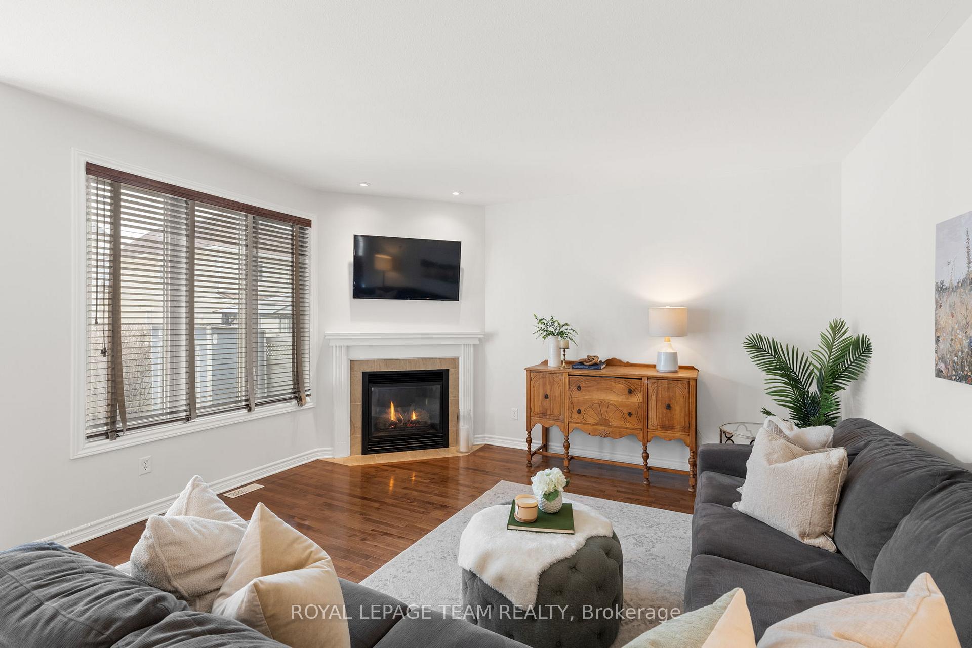 Photo 9 of 23 Woliston Crescent, Ottawa, Kanata - Morgan's Grant/South March — HOMEH